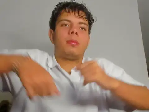 Snapshot of Alessandro_1610 chatting on 03-01-26, 06:13 Alessandro 1610 online show from 03-01-26, 06:13