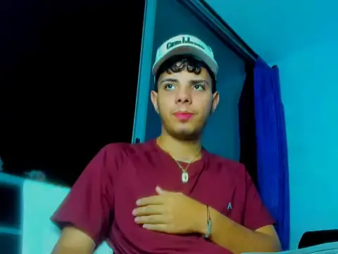 Snapshot of Alessandro_1610 chatting on 10-15-25, 02:54 Alessandro 1610 online show from 10-15-25, 02:54