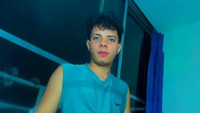 Snapshot of Alessandro_1610 chatting on 11-04-25, 04:27 Alessandro 1610 online show from 11-04-25, 04:27