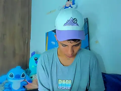 Snapshot of Alessandro_1610 chatting on 03-06-25, 05:14 Alessandro 1610 online show from 03-06-25, 05:14