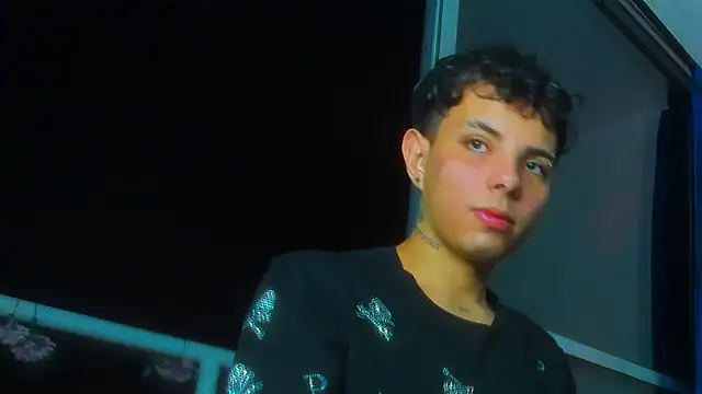 Snapshot of Alessandro_1610 chatting on 12-15-25, 07:58 Alessandro 1610 online show from 12-15-25, 07:58