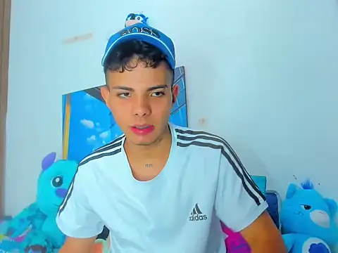 Snapshot of Alessandro_1610 chatting on 03-13-25, 02:01 Alessandro 1610 online show from 03-13-25, 02:01