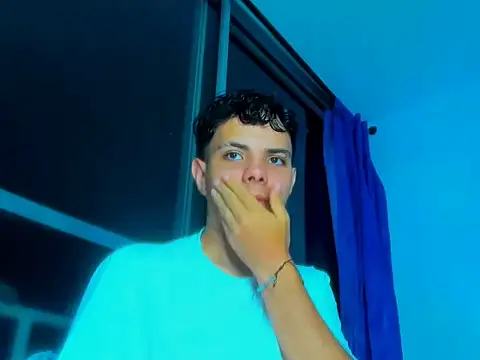 Snapshot of Alessandro_1610 chatting on 11-14-25, 05:11 Alessandro 1610 online show from 11-14-25, 05:11