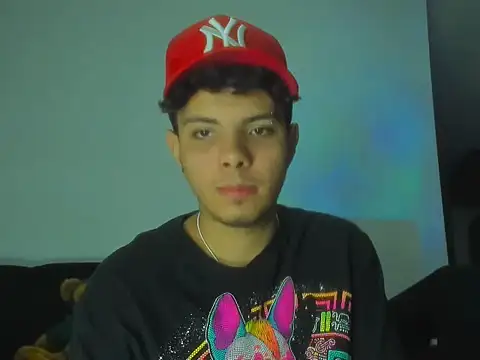 Snapshot of Alessandro_1610 chatting on 02-21-26, 05:53 Alessandro 1610 online show from 02-21-26, 05:53