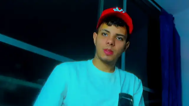 Snapshot of Alessandro_1610 chatting on 11-30-25, 05:08 Alessandro 1610 online show from 11-30-25, 05:08