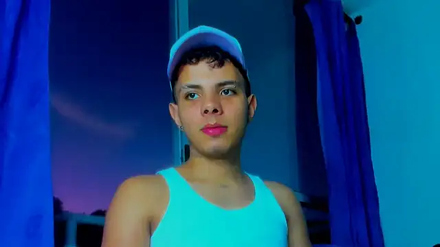 Snapshot of Alessandro_1610 chatting on 11-22-25, 11:03 Alessandro 1610 online show from 11-22-25, 11:03