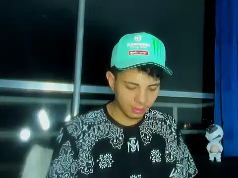 Snapshot of Alessandro_1610 chatting on 09-21-25, 04:17 Alessandro 1610 online show from 09-21-25, 04:17