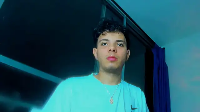 Snapshot of Alessandro_1610 chatting on 10-16-25, 03:15 Alessandro 1610 online show from 10-16-25, 03:15