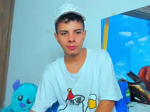 Snapshot of Alessandro_1610 chatting on 03-23-25, 03:32 Alessandro 1610 online show from 03-23-25, 03:32