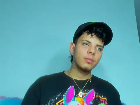 Snapshot of Alessandro_1610 chatting on 09-20-25, 05:34 Alessandro 1610 online show from 09-20-25, 05:34