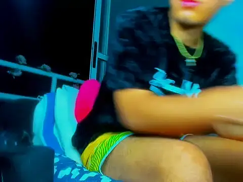 Snapshot of Alessandro_1610 chatting on 11-06-25, 05:00 Alessandro 1610 online show from 11-06-25, 05:00