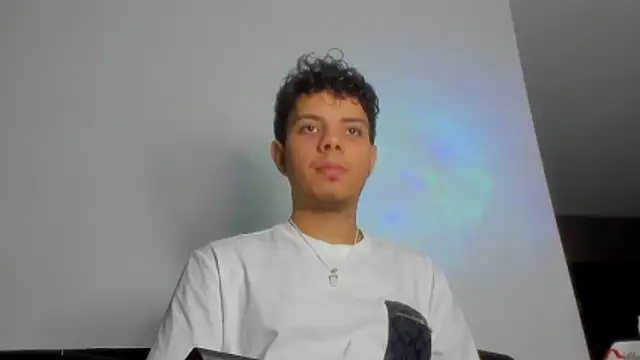 Snapshot of Alessandro_1610 chatting on 02-23-26, 05:30 Alessandro 1610 online show from 02-23-26, 05:30