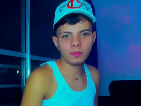 Snapshot of Alessandro_1610 chatting on 11-12-25, 04:49 Alessandro 1610 online show from 11-12-25, 04:49