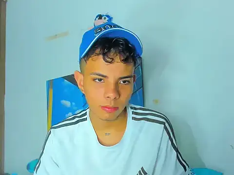 Snapshot of Alessandro_1610 chatting on 03-13-25, 08:37 Alessandro 1610 online show from 03-13-25, 08:37