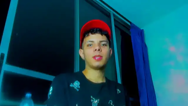 Snapshot of Alessandro_1610 chatting on 12-05-25, 06:23 Alessandro 1610 online show from 12-05-25, 06:23