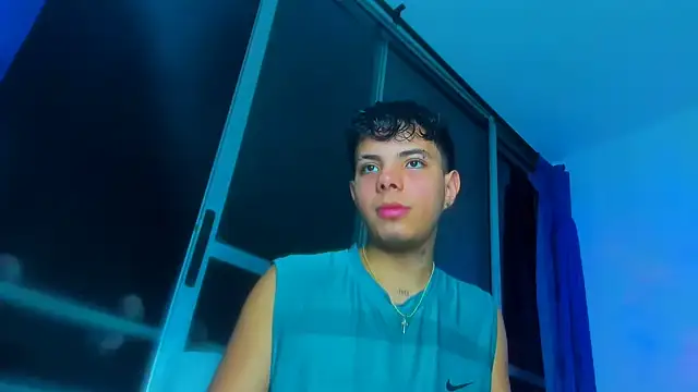 Snapshot of Alessandro_1610 chatting on 11-05-25, 05:10 Alessandro 1610 online show from 11-05-25, 05:10