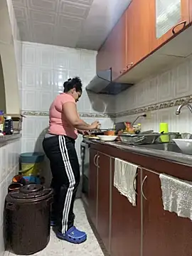 Snapshot of Carola-Ross chatting on 06-16-26, 05:35 Carola-Ross online show from 06-16-26, 05:35