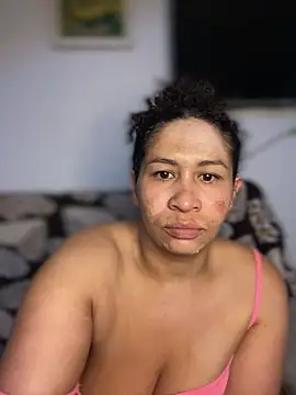Snapshot of Carola-Ross chatting on 06-24-26, 01:32 Carola-Ross online show from 06-24-26, 01:32