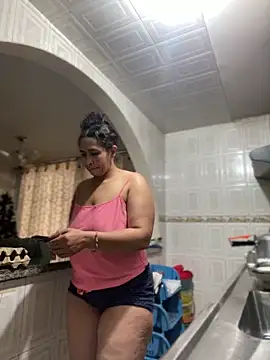 Carola-Ross online show from 12-15-25, 04:57