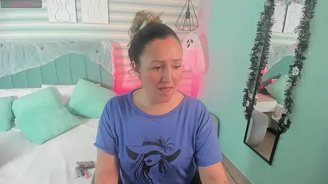 abby apple online show from 10-29-25, 01:54