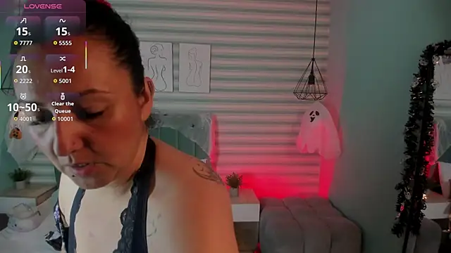 abby apple online show from 10-31-25, 01:52