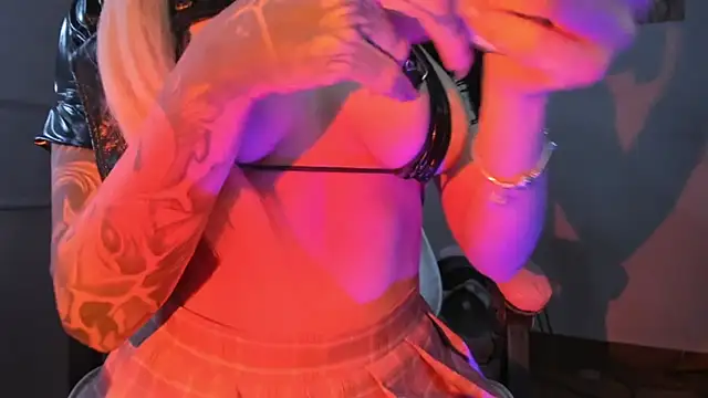 mikusitq  online show from 12-13-25, 10:49