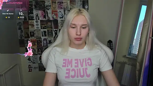 Snapshot of EvelinaLuu chatting on 02-26-26, 11:54 EvelinaLuu online show from 02-26-26, 11:54