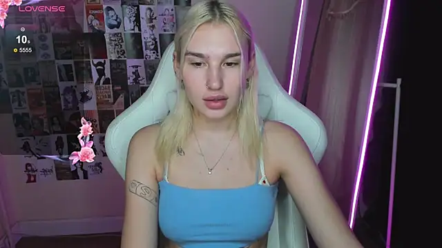 EvelinaLuu online show from 11-08-25, 01:31