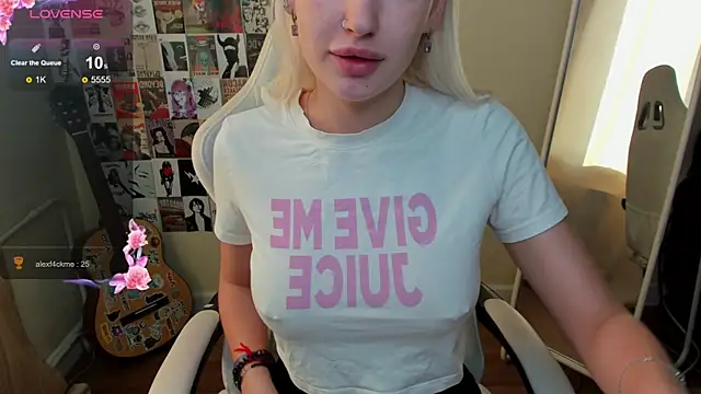 Snapshot of EvelinaLuu chatting on 06-23-26, 01:03 EvelinaLuu online show from 06-23-26, 01:03