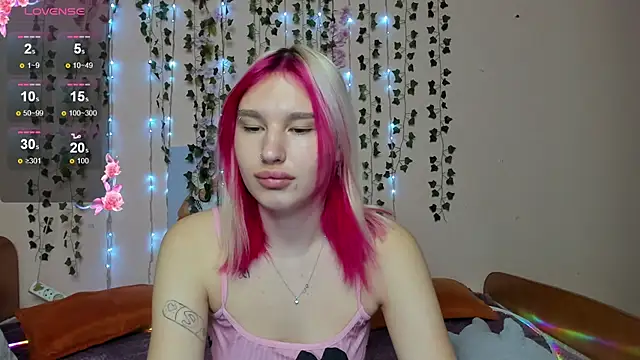 EvelinaLuu online show from 11-21-25, 01:37