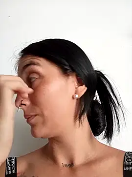 single mother indecent online show from 10-08-25, 06:08