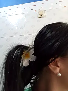 single mother indecent online show from 10-11-25, 03:24