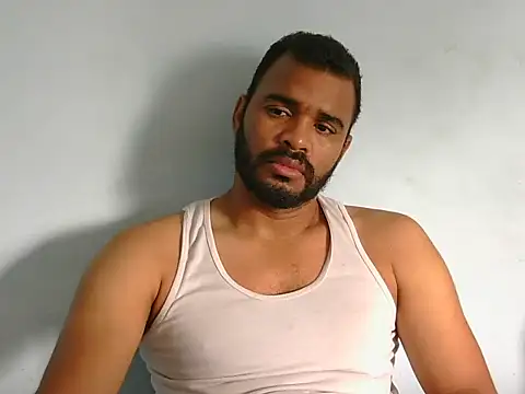 Snapshot of YOX22 chatting on 10-01-25, 01:37 YOX22 online show from 10-01-25, 01:37