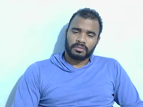 Snapshot of YOX22 chatting on 10-12-25, 03:52 YOX22 online show from 10-12-25, 03:52