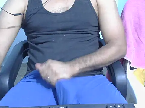 Snapshot of YOX22 chatting on 07-12-26, 12:22 YOX22 online show from 07-12-26, 12:22