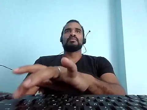 Snapshot of YOX22 chatting on 03-03-25, 08:43 YOX22 online show from 03-03-25, 08:43