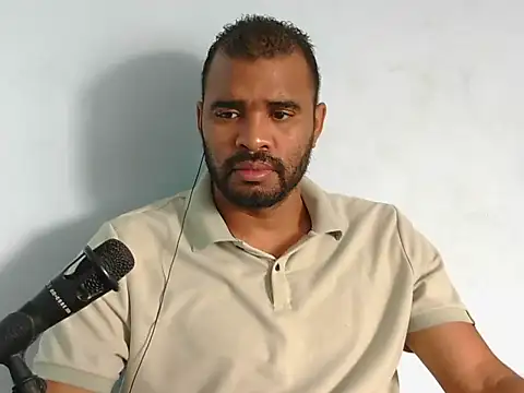 Snapshot of YOX22 chatting on 09-22-25, 01:39 YOX22 online show from 09-22-25, 01:39