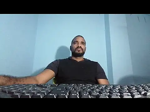 Snapshot of YOX22 chatting on 03-11-25, 05:13 YOX22 online show from 03-11-25, 05:13