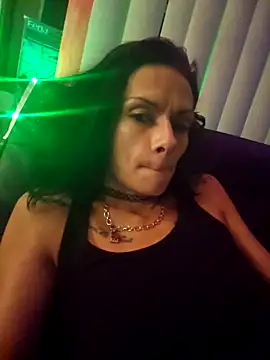 Snapshot of BravenChains chatting on 11-05-25, 09:23 BravenChains online show from 11-05-25, 09:23