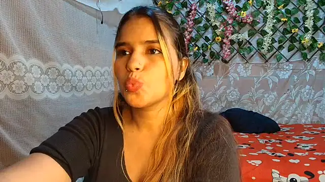 Snapshot of leandro49112 chatting on 06-17-26, 04:39 leandro49112 online show from 06-17-26, 04:39