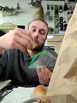 gronammo85 online show from 02-24-25, 07:41