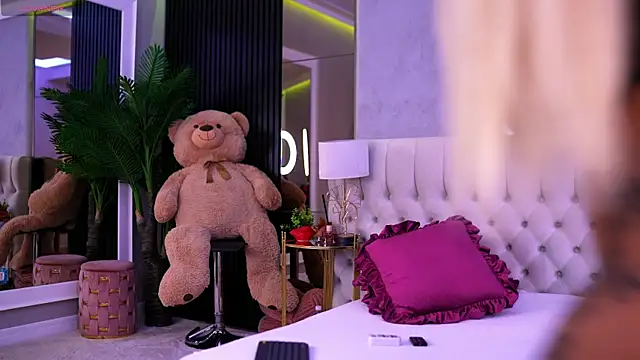 SashaFerrera online show from 09-25-25, 05:30