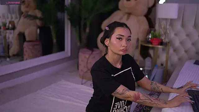 SashaFerrera online show from 10-26-25, 05:24