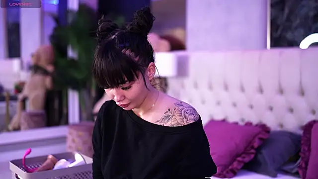 SashaFerrera online show from 10-28-25, 07:35