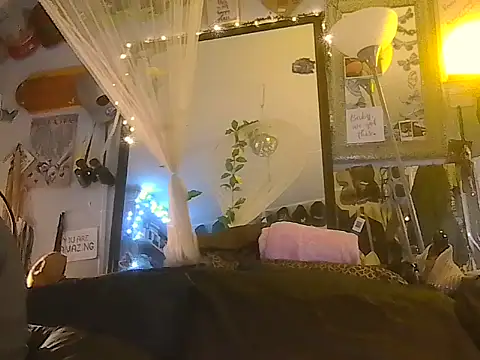 ShysluutGia online show from 10-15-25, 04:04