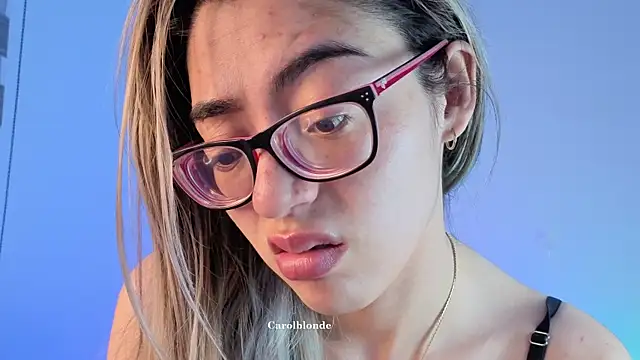 Snapshot of Carolblonde chatting on 06-25-26, 10:37 Carolblonde online show from 06-25-26, 10:37