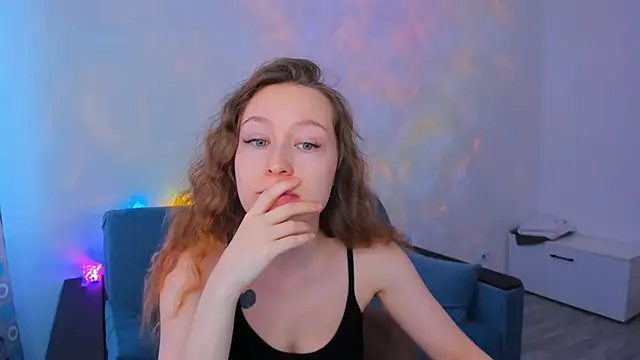 Snapshot of marilinaal chatting on 02-15-25, 05:09 marilinaal online show from 02-15-25, 05:09