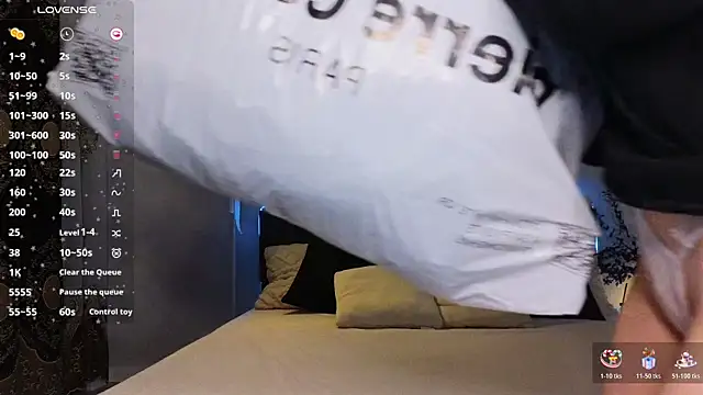 Snapshot of River__Flower chatting on 12-19-25, 04:16 River Flower online show from 12-19-25, 04:16