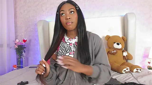 Snapshot of ThianaLopez chatting on 11-22-25, 09:13 ThianaLopez online show from 11-22-25, 09:13