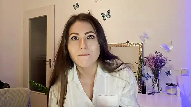 MikkiLove19 online show from 02-07-25, 08:10